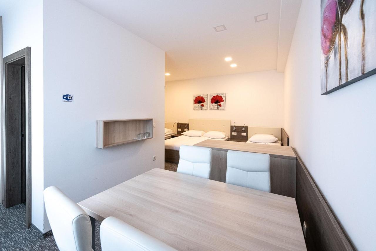 Apartmaji In Sobe Ramar Straza Екстер'єр фото