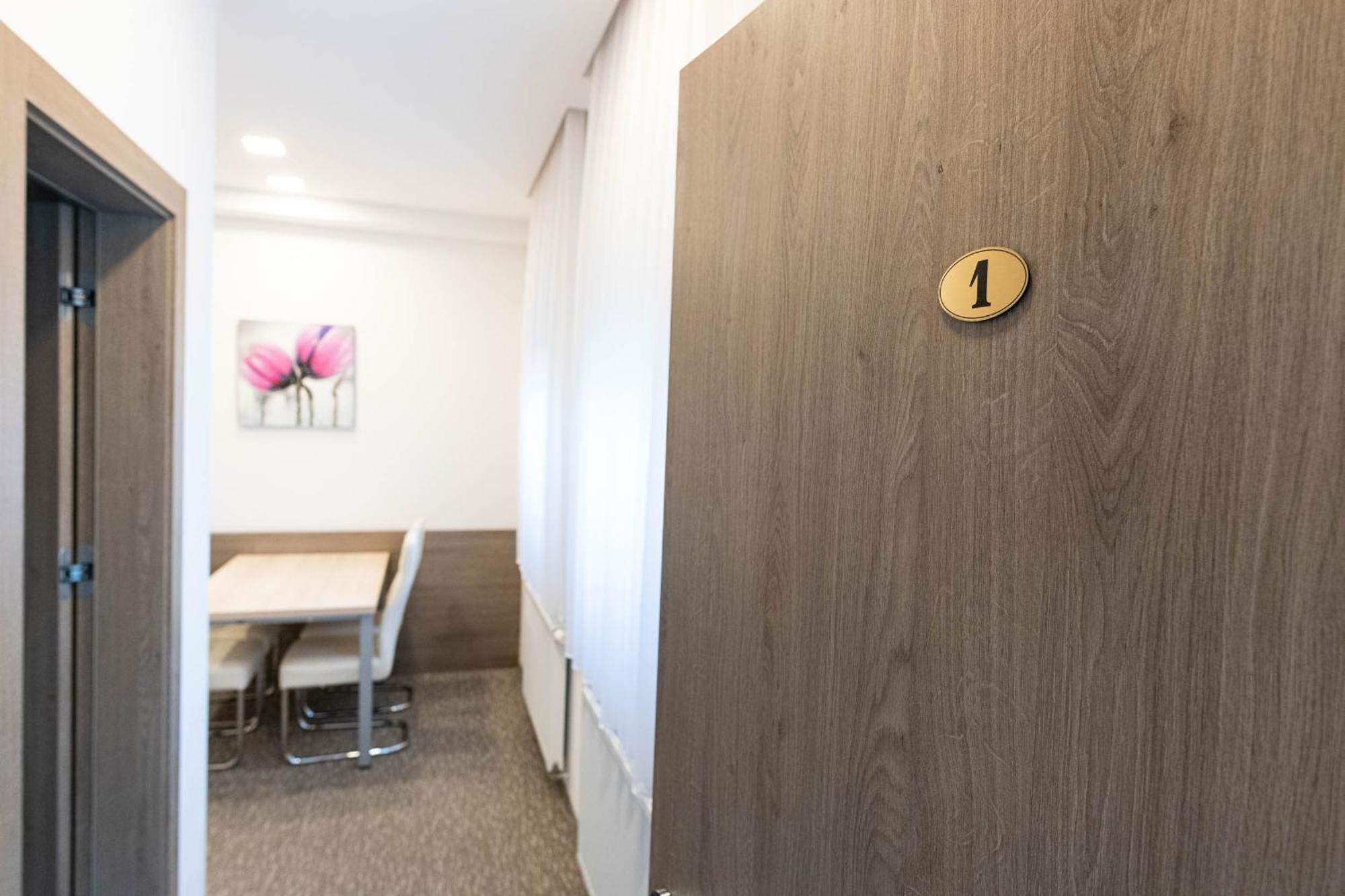 Apartmaji In Sobe Ramar Straza Екстер'єр фото