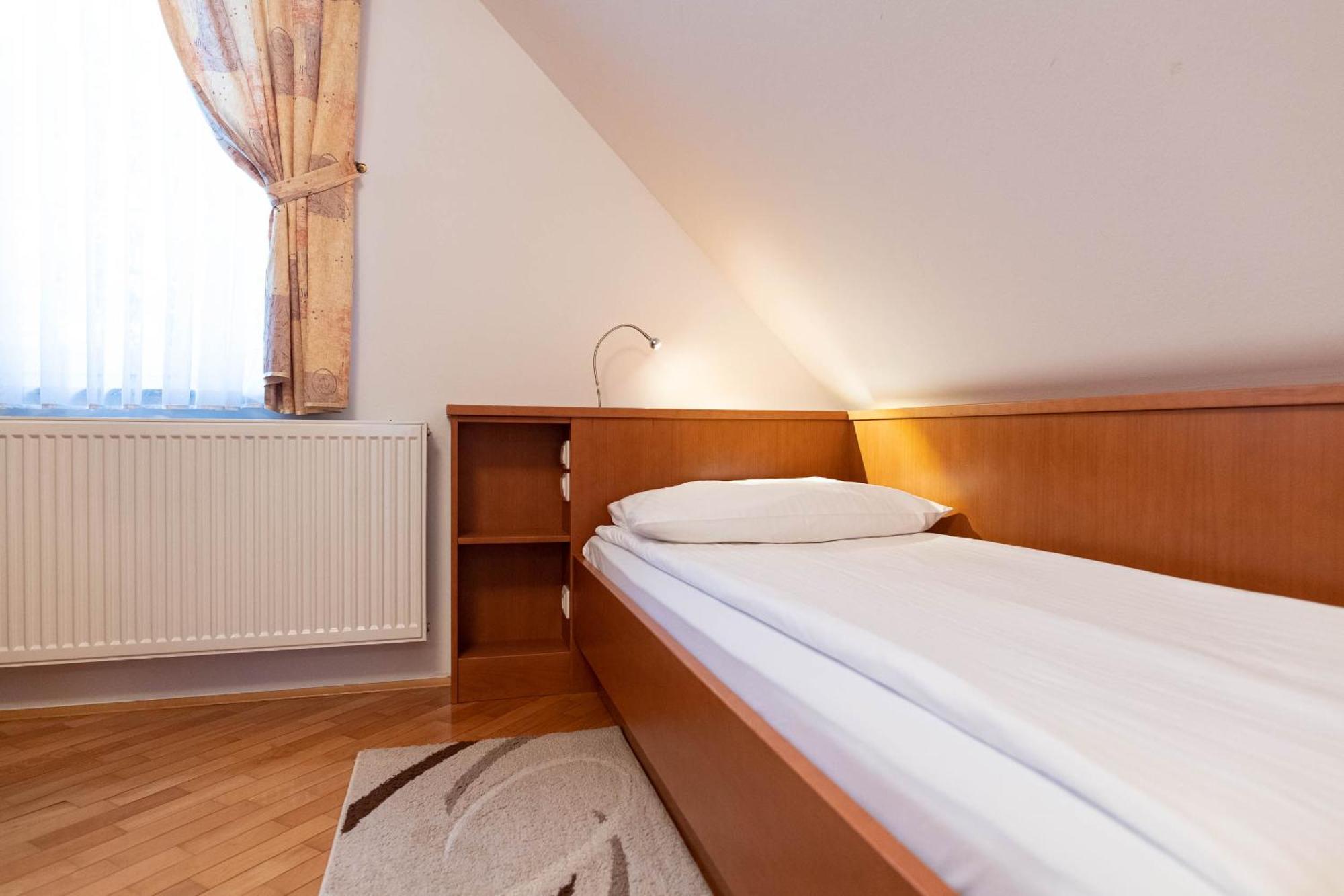 Apartmaji In Sobe Ramar Straza Екстер'єр фото